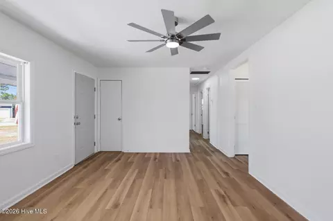 Living - 93 Riegel Dr, Hubert, NC 28539 photo 2 of 4