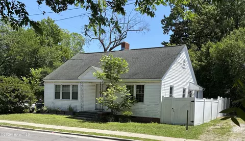 700 Johnston St, Greenville, NC 27858