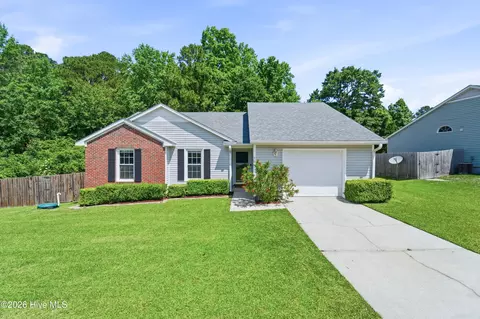 308 Pebble Ln, Jacksonville, NC 28546
