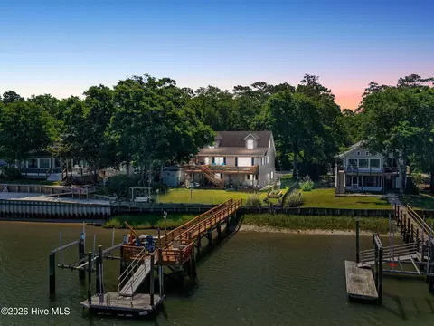 2920 W Yacht Dr, Oak Island, NC 28465