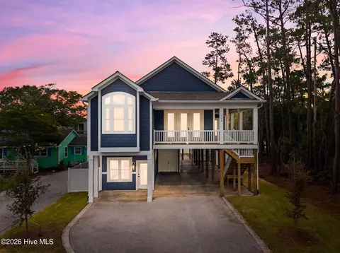 324 NE 52nd St, Oak Island, NC 28465
