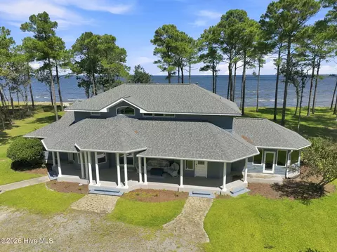492 Sandy Point Dr, Beaufort, NC 28516