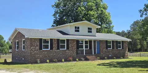 1807 Nc Highway 111, Chinquapin, NC 28521