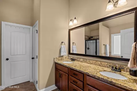 Bath - 1020 Barrett Dr, Evans, GA 30809 photo 3 of 4