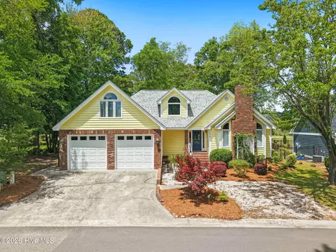 1714 Oakbrook Dr SW, Ocean Isle Beach, NC 28469