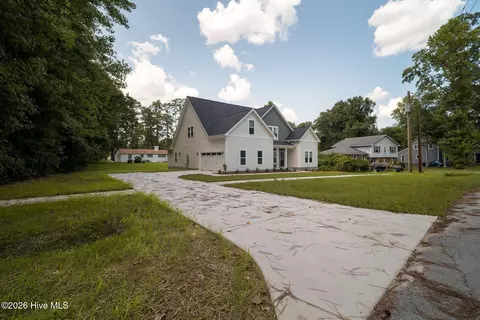 2223 Greenwood Ct, Jacksonville, NC 28546