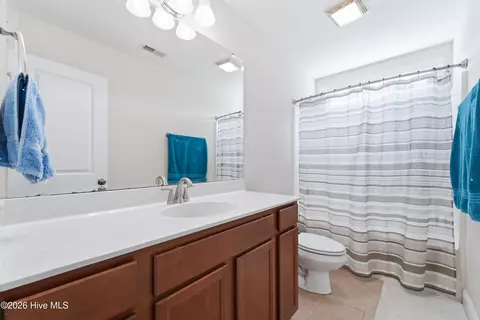Bath - 476 Landsdowne Cir, Hampstead, NC 28443 photo 2 of 3