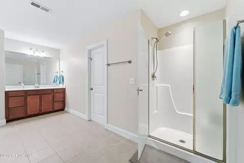 Bath - 476 Landsdowne Cir, Hampstead, NC 28443 photo 3 of 3