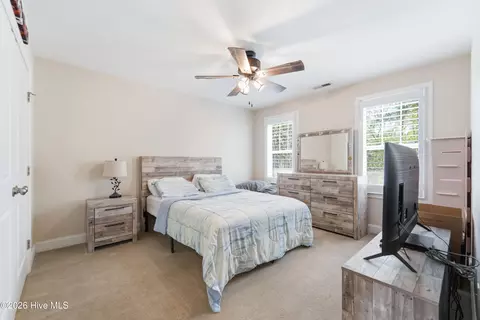 Bedroom - 476 Landsdowne Cir, Hampstead, NC 28443 photo 4 of 10
