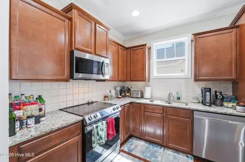 Kitchen - 476 Landsdowne Cir, Hampstead, NC 28443 photo 5 of 11