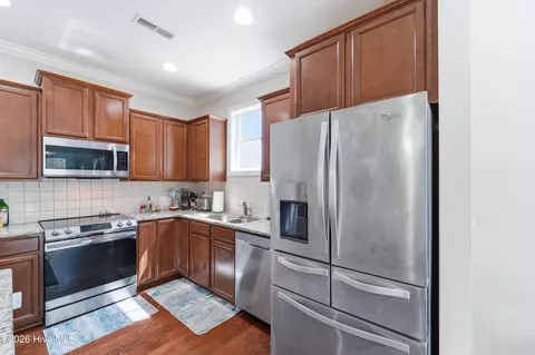 Kitchen - 476 Landsdowne Cir, Hampstead, NC 28443 photo 8 of 11