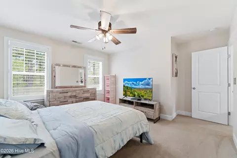 Bedroom - 476 Landsdowne Cir, Hampstead, NC 28443 photo 6 of 10