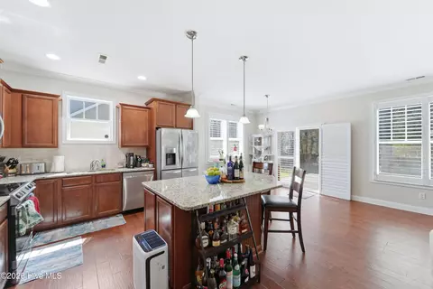 Kitchen - 476 Landsdowne Cir, Hampstead, NC 28443 photo 3 of 11