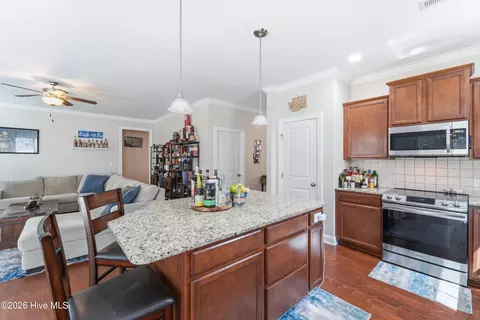 Kitchen - 476 Landsdowne Cir, Hampstead, NC 28443 photo 9 of 11
