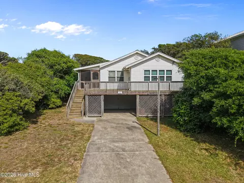 212 SE 78th St, Oak Island, NC 28465