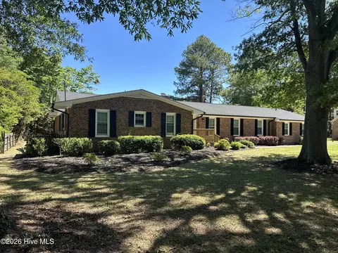 1304 Dogwood Ln, Laurinburg, NC 28352