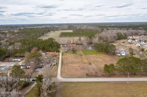 330 Lake Rd, Newport, NC 28570