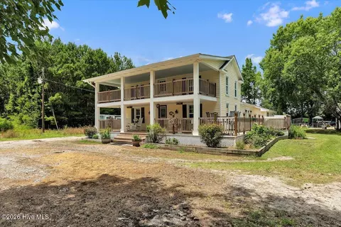 330 Lake Rd, Newport, NC 28570