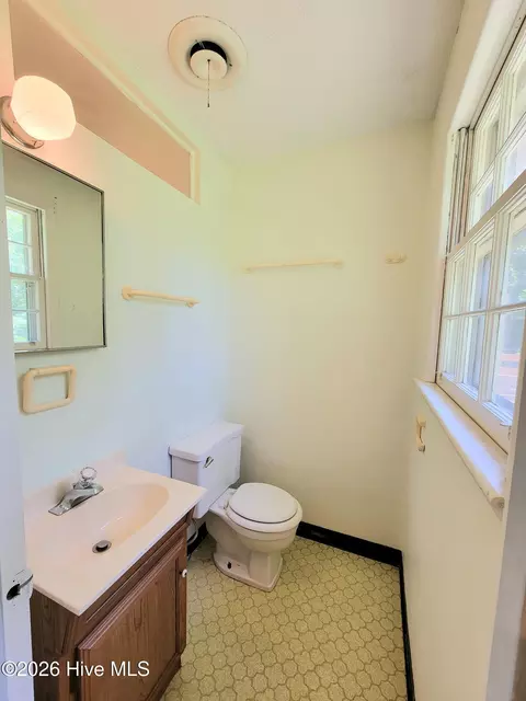 Bath - 4366 Hammond Cir, Martinez, GA 30907 photo 2 of 2