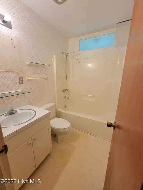Bath - 4366 Hammond Cir, Martinez, GA 30907 photo 1 of 2