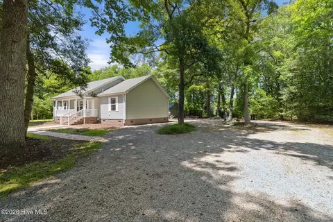 Exterior - 981 Sloop Point Loop Rd, Hampstead, NC 28443 photo 3 of 17