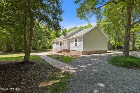 Exterior - 981 Sloop Point Loop Rd, Hampstead, NC 28443 photo 4 of 17