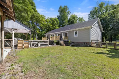 Exterior - 981 Sloop Point Loop Rd, Hampstead, NC 28443 photo 12 of 17