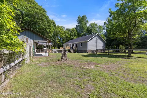 Exterior - 981 Sloop Point Loop Rd, Hampstead, NC 28443 photo 13 of 17