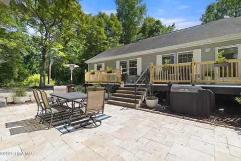 Exterior - 981 Sloop Point Loop Rd, Hampstead, NC 28443 photo 9 of 17