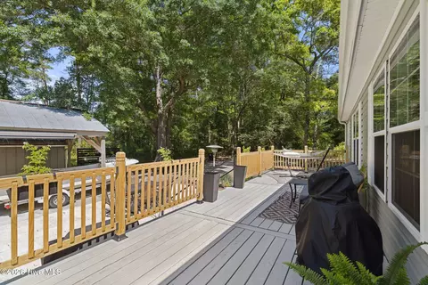 Exterior - 981 Sloop Point Loop Rd, Hampstead, NC 28443 photo 6 of 17