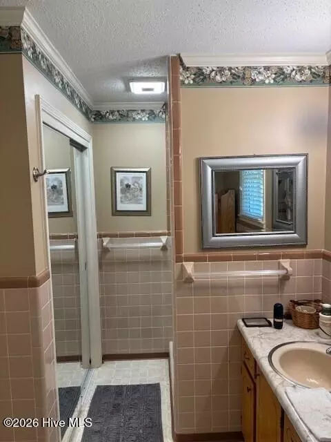 Bath - 228 E Main St, Gibson, GA 30810 photo 1 of 2