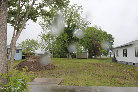 1308 Fisher St, Morehead City, NC 28557