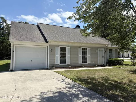 2900 Carthage Dr, Wilmington, NC 28405