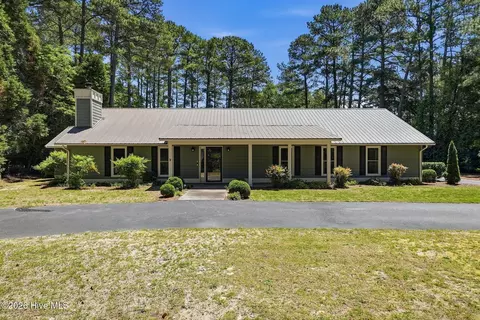 459 Michael Rd, Whispering Pines, NC 28327