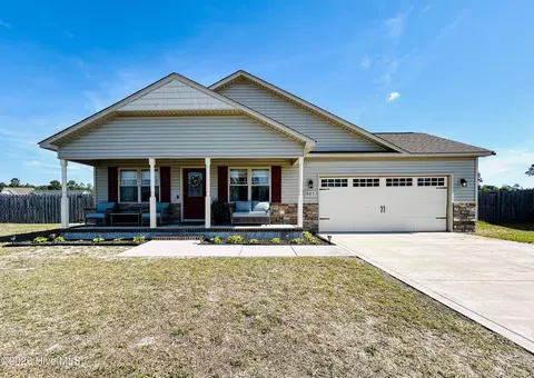 901 Purvis Ct, Richlands, NC 28574