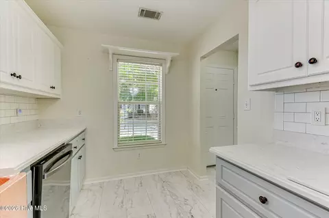 Kitchen - 1035 Old Marks Dr, Augusta, GA 30909 photo 5 of 7