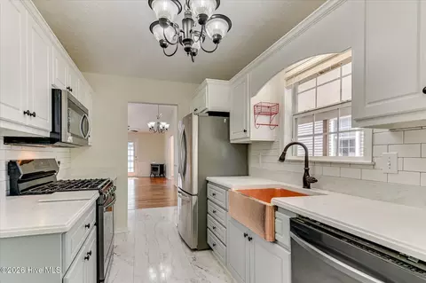 Kitchen - 1035 Old Marks Dr, Augusta, GA 30909 photo 6 of 7