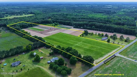 5901 Rockingham Rd, Laurel Hill, NC 28351