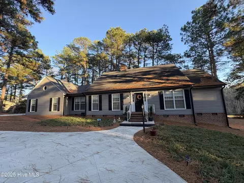 116 Oxford Ct, Seven Lakes, NC 27376