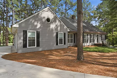 116 Oxford Ct, Seven Lakes, NC 27376