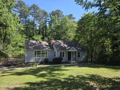 906 Sunset Dr, Carthage, NC 28327