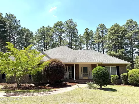 214 Longleaf Dr, West End, NC 27376