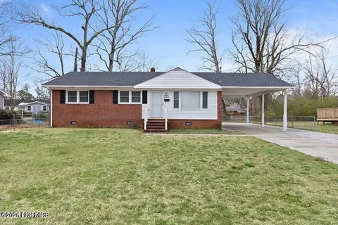 118 Puller Dr, Jacksonville, NC 28540