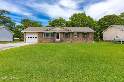 921 Harrell Dr, Morehead City, NC 28557