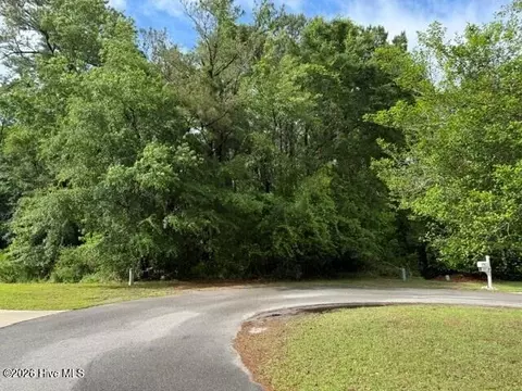 22 W High Bluff Dr, Hampstead, NC 28443