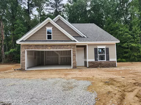 1673 Elk Run Dr, Fayetteville, NC 28312