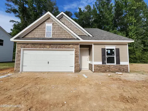 1673 Elk Run Dr, Fayetteville, NC 28312