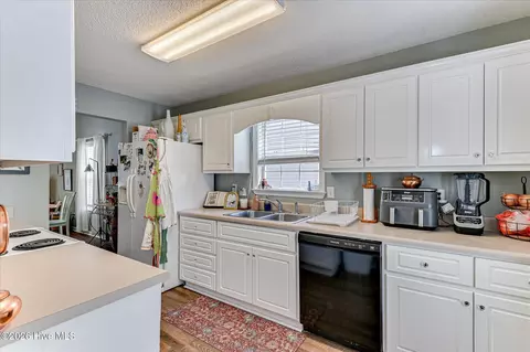 Kitchen - 2017 Summer Valley Way, Augusta, GA 30909 photo 2 of 4