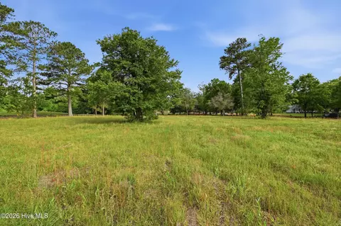 140 E Winding Way, Wallace, NC 28466
