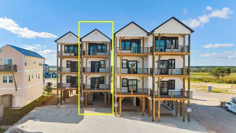 205 Shell Rd, Surf City, NC 28445